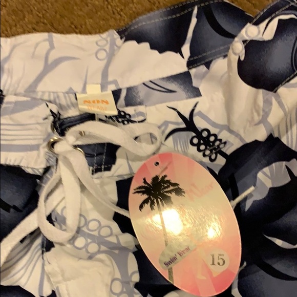 Brand New women's board shorts - Picture 3 of 4